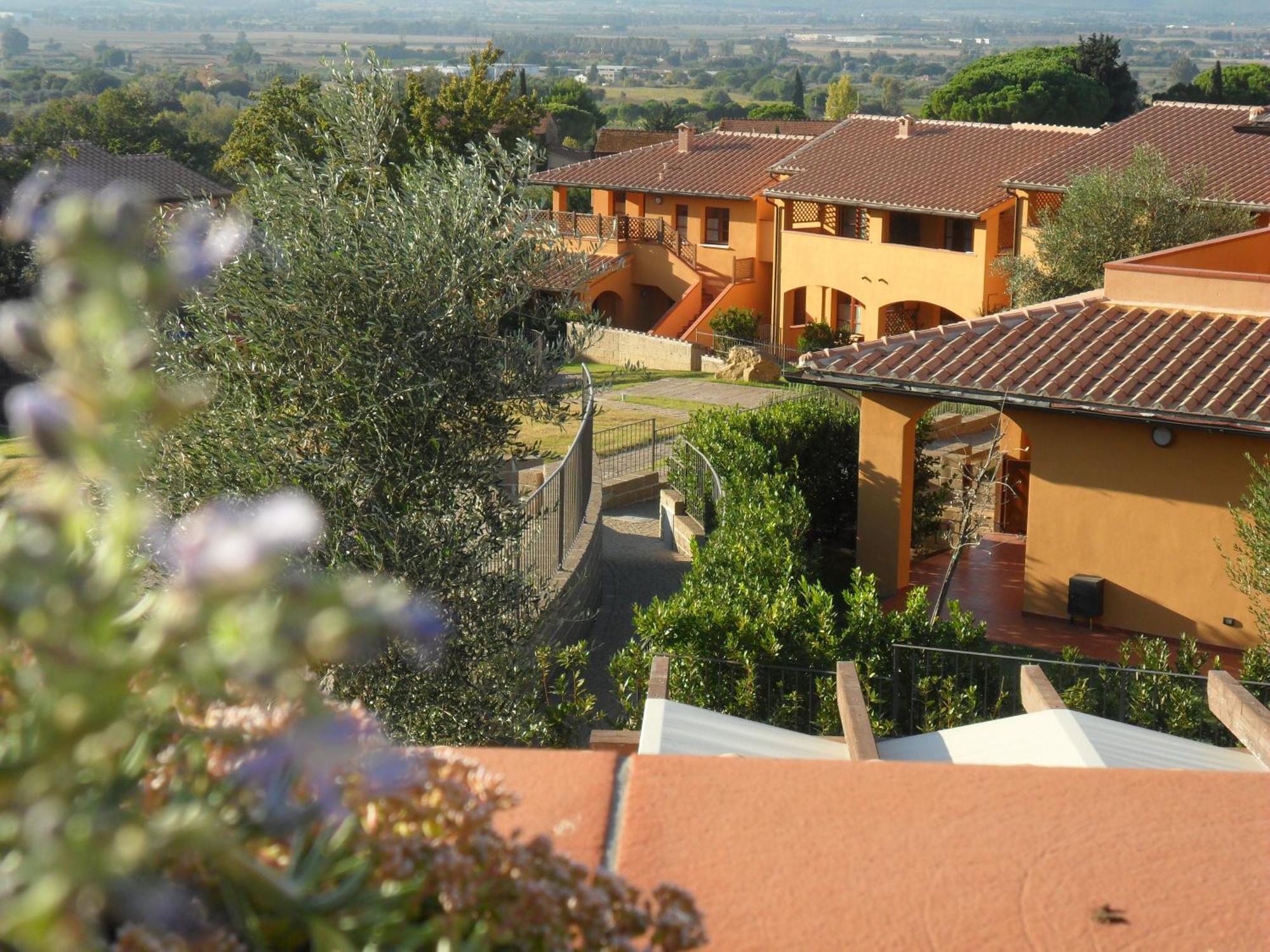 Aparthotel Borgo Etrusco à Scarlino Extérieur photo